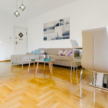 Bright 2 Bedrooms Apt. In The Heart Of Athens W Stunning Views To Acropolis Екстериор снимка